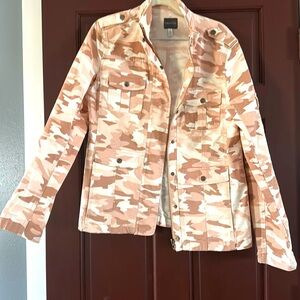 NWOT! Harper & Liv Pink Camo Jean
Jacket.
Size Large
21 PTP
25” in length
